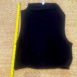 ALO Yoga sleeveless and cropped top